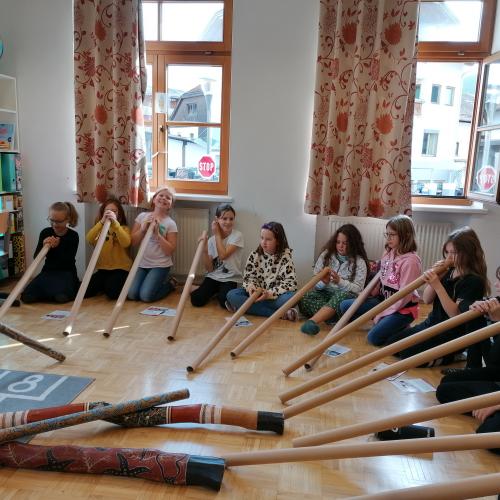 Beim Didgeridoo lernen v