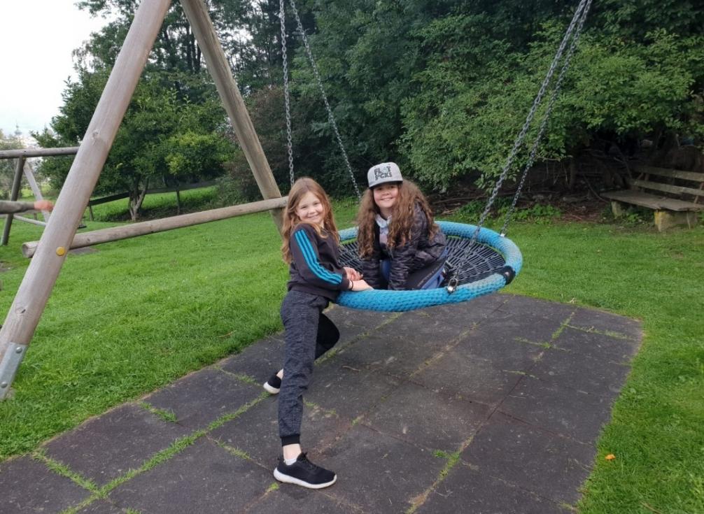 Kinder beim Schaukeln